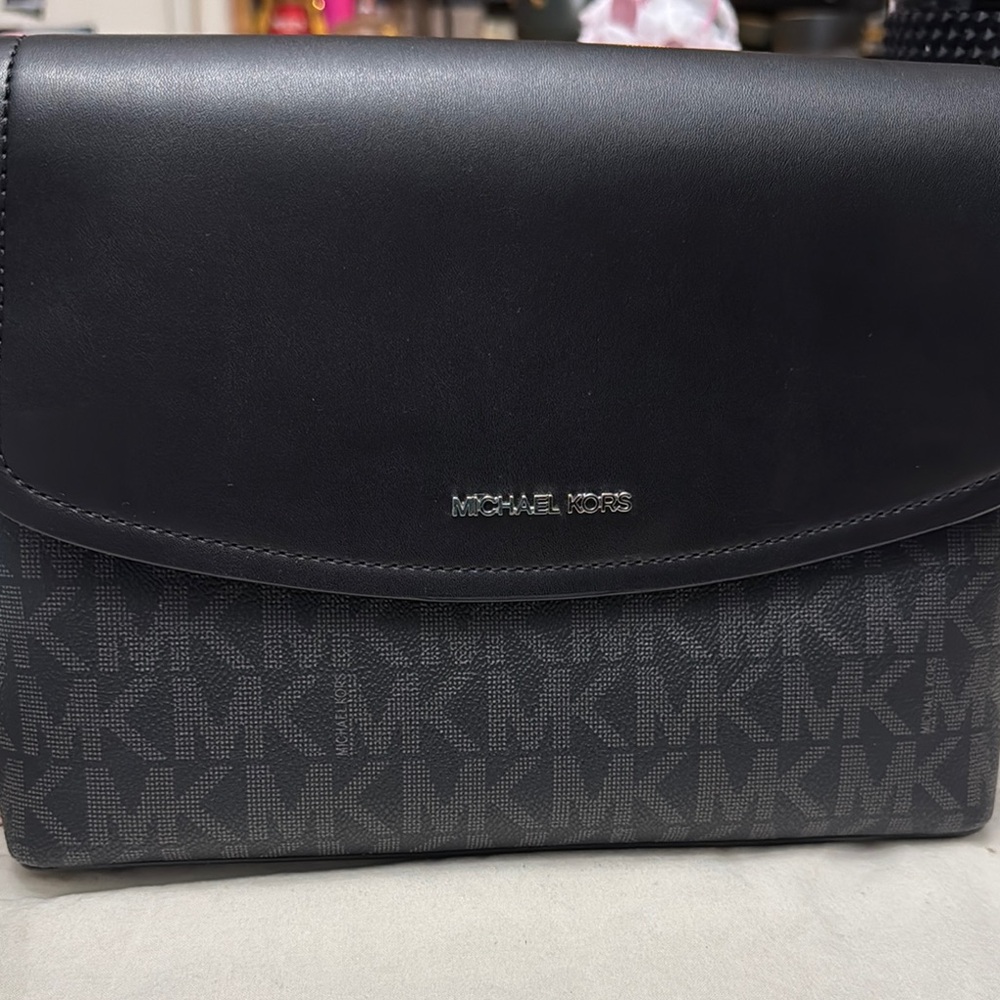 💕Michael  Kors Black monogram pattern  Crossbody Bag